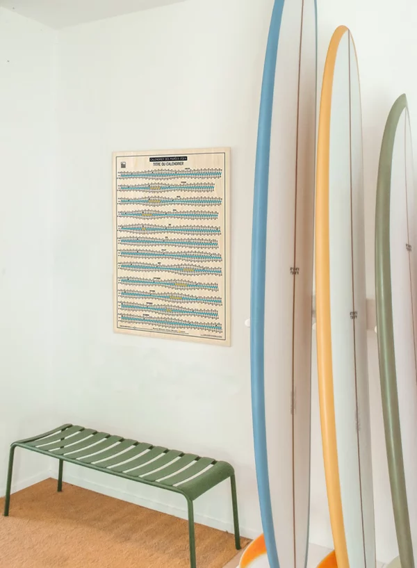 The designer, large-format tide calendar in a surf-style decor