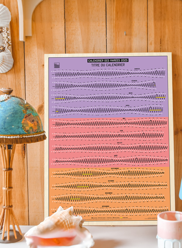 Photo du calendrier des marées 2025 exposé dans le salon