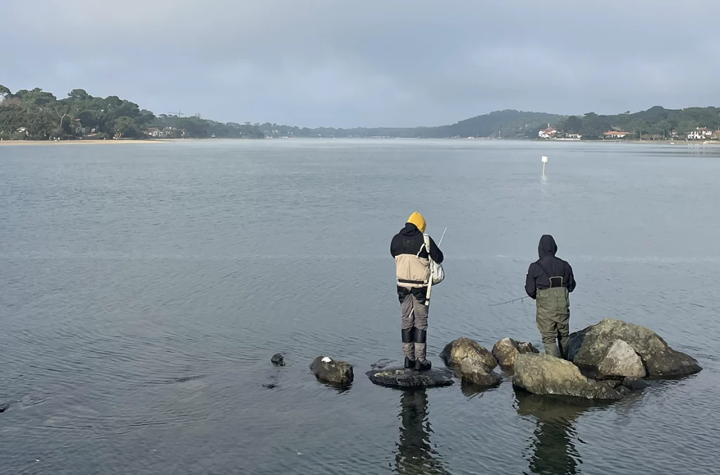 Photo de pêcheurs sur le lac marin d'Hossegor
